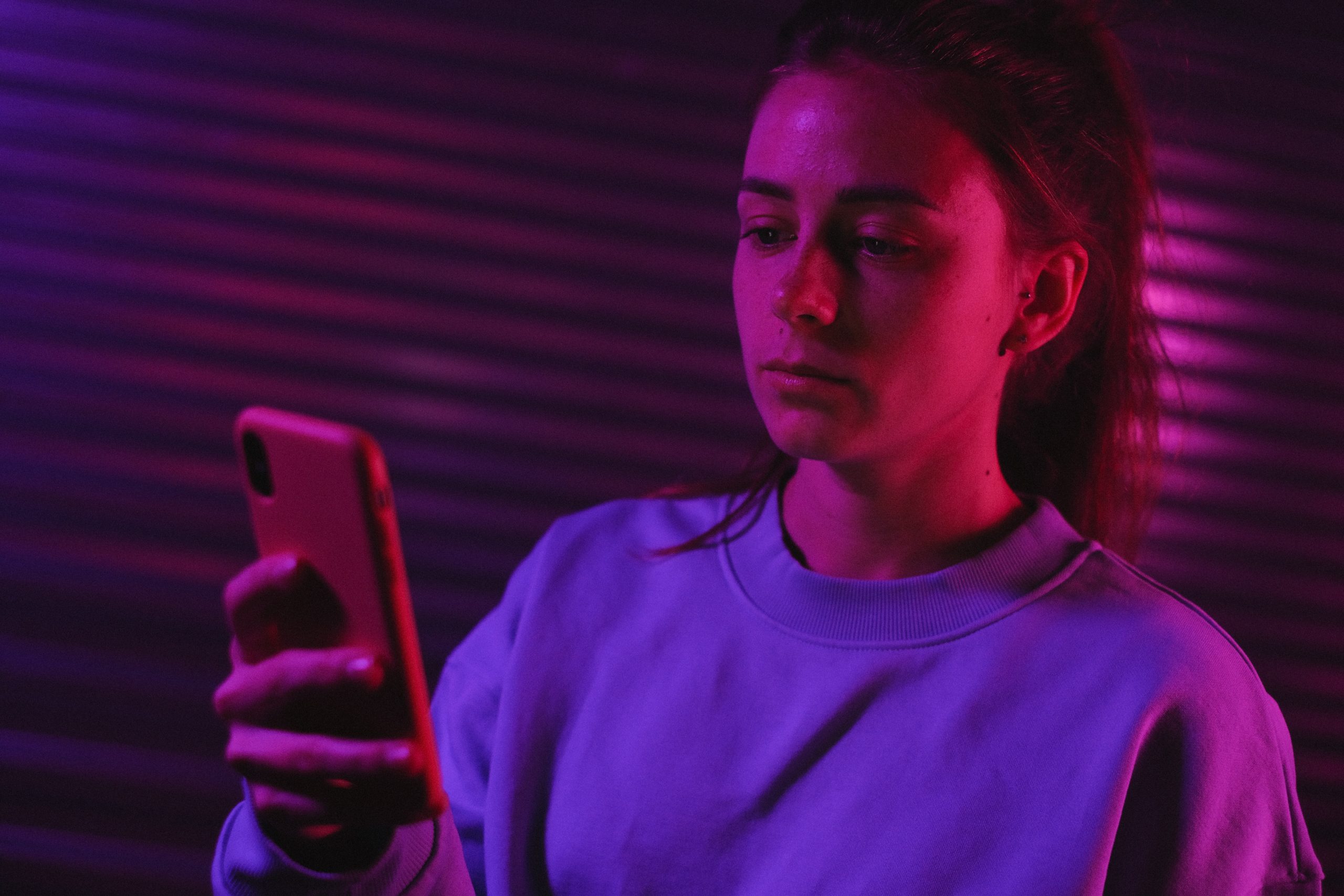 mobile-fille
